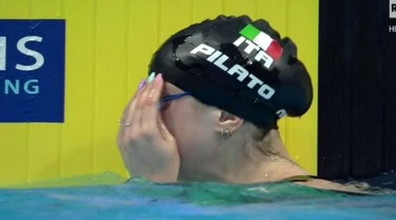 Benny Pilato squalificata, era la favorita. Dramma azzurro in piscina: Cos'ho fatto?. La 16enne in lacrime, Olimpiadi già finite