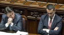 "Dica addio a quella poltrona". Retroscena: Luigi Di Maio umiliato da Conte al vertice, grillini a pezzi