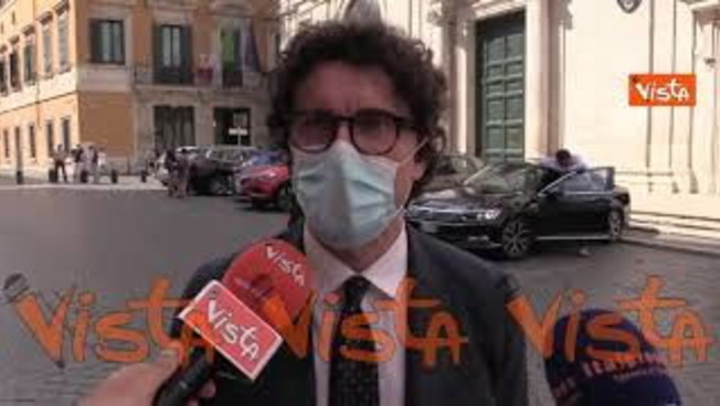 Danilo Toninelli filosofeggia sul Green pass: 'Se estremizzato non è più strumento di libertà'