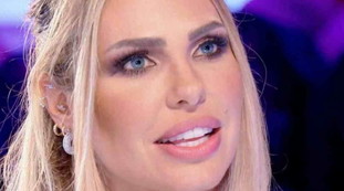 Ilary Blasi torna con Star in the star, veleno dietro le quinte della tv: Chi non è molto felice.... Una accusa gravissima