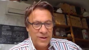 Qualcuno ha perso la testa. Nicola Porro ne è sicuro? No-vax, attacco a Sallusti per questo titolo | Guarda