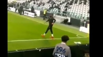 Insulti e bestemmie contro Maignan. Orrore prima di Juve-Milan, il video: chi è la bestia, pesanti conseguenze | Guarda