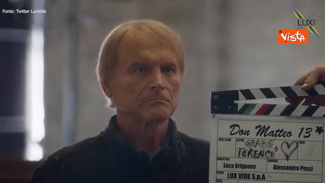 Don Matteo, l'ultima scena di Terence Hill: il toccante applauso di tutti i presenti