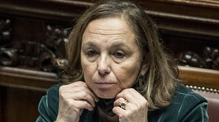 Lamorgese da stuprare, ma chi ha il coraggio?. La frase dell'orrore: ecco chi è il politico che si fa fuori da solo