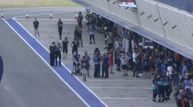 Superbike, morto il cugino 15enne di Vinales. Orrorre in pista: cade e lo investono. Giallo sull'elisoccorso, scena agghiacciante