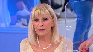 Sei lessa, non hai.... Gemma fatta a pezzi dal cavaliere: reazione-lampo, caos a Uomini e donne