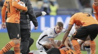 Inter-Shakhtar, Dumfries contro Traore: gamba disintegrata, un infortunio spaventoso | Guarda