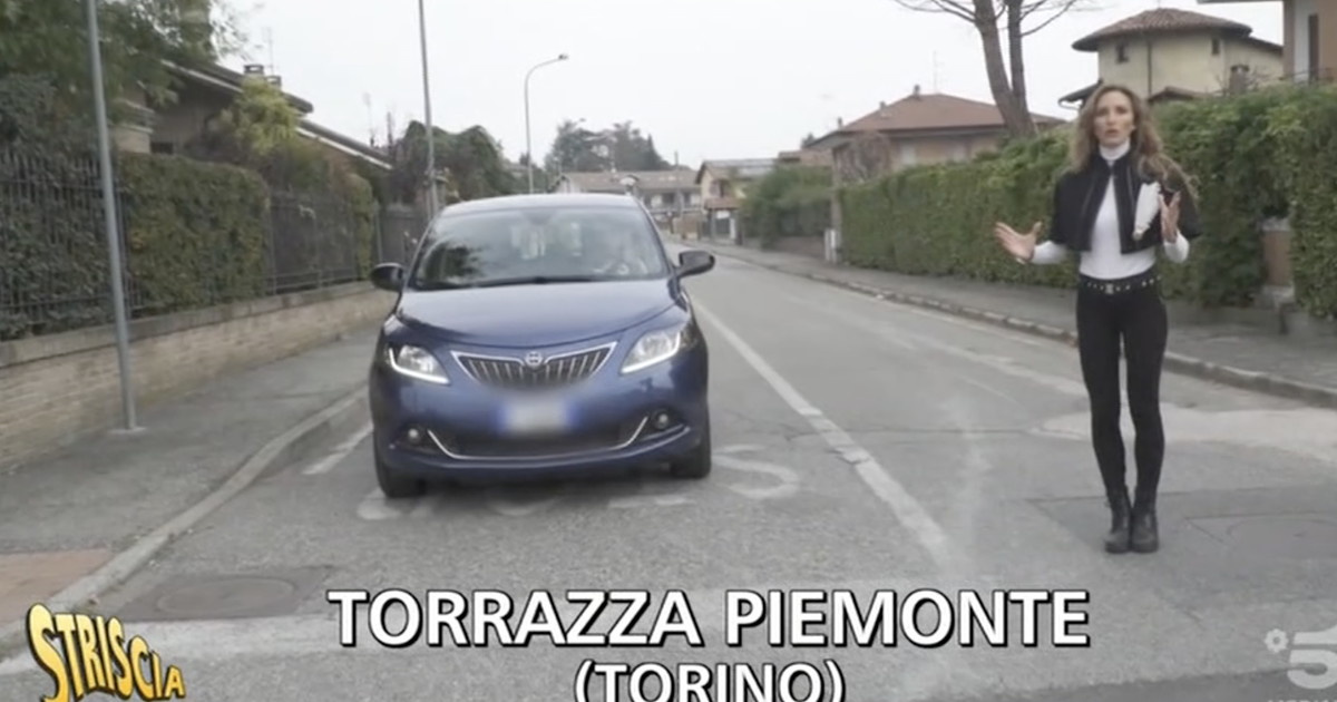 Notate nulla di strano?. Striscia, il più bizzarro degli incroci a Torino: una segnaletica pericolosissima
