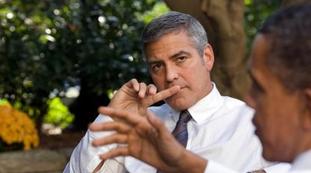 La guardia del corpo si cag*** sotto: 14 valigie con 1 milione di dollari, la follia di George Clooney