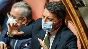 Tutti insieme contro il reddito di cittadinanza. Renzi, Lega e Forza Italia contro M5s-Pd: blitz in Cdm, deve intervenire Draghi