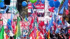 Manifestazione in difesa della Cgil? "Avanti popolo": chi spunta in corteo. Ma quale "piazza di tutti"...