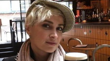 Baldwin, chi era Halyna e cosa non torna sulla sparatoria: "Dettagli poco chiari", come è morta?