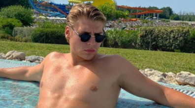 Tutto nudo e fuori di sé in tangenziale? Due auto si schiantano: disastro-vip a Roma, chi è questo ragazzo