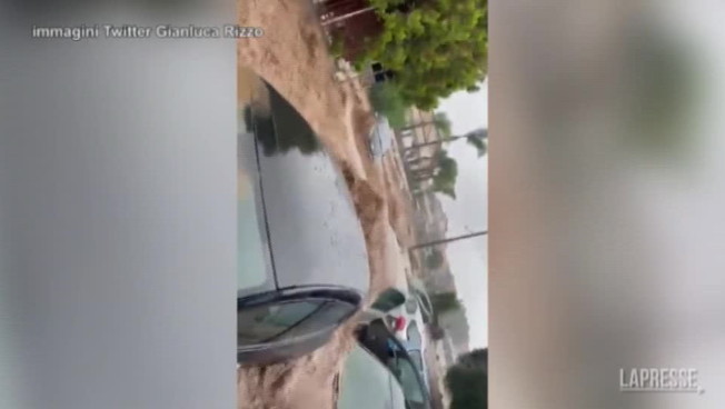 Le alluvioni mettono in ginocchio la Sicilia: le auto travolge dal fango