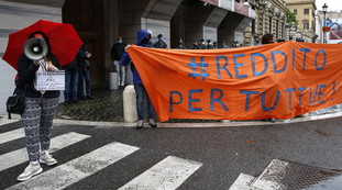 Grillini e fannulloni fregati? Reddito di cittadinanza cambiato: chi perderà l'assegno