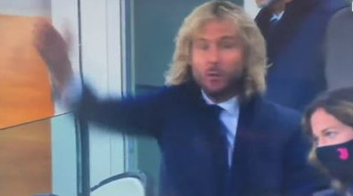 Segna il Sassuolo e Nedved dà di matto. Raptus in tribuna, l'imbarazzo di Andrea Agnelli | Video