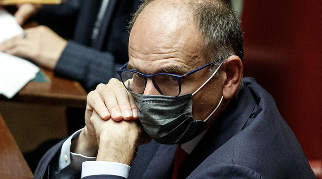 Una persona per bene, ma non un leader. Umiliazione terminale per Enrico Letta: chi lo fa fuori, caos nel Pd