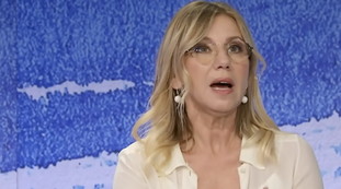 Anche quelli di sinistra. Indiscreto-Concita su Berlusconi quirinalizio: cos'ha fatto avere a tutti i parlamentari