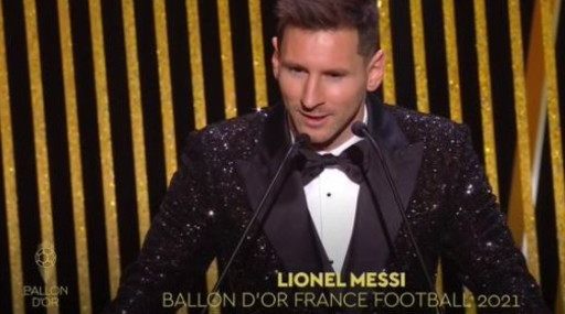 Messi vince il suo settimo Pallone d'Oro, ma stavolta le polemiche si sprecano: beffato Lewandowski. Due italiani nella top ten