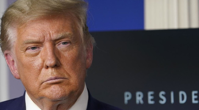 Una orribile manipolazione. Donald Trump demolisce Meghan Markle: il gioco sporco contro la Regina Elisabetta