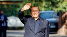 "Se ci parlo, lo convinco". Silvio, l'asso da giocare per il Colle. Il sondaggio riservato lo fa sognare