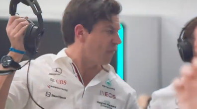 Hamilton tampona Verstappen, Toto Wolff impazzisce: reazione brutale e terrore ai box, il video-choc | Guarda