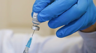 "Ecco come neutralizzarla". Pfizer, svolta sulla variante Omicron: il futuro del vaccino
