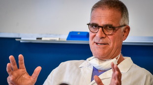 Tamponi e tassi di positività, dati falsi. Zangrillo stana i Covid-terroristi: cosa ci stanno ancora nascondendo