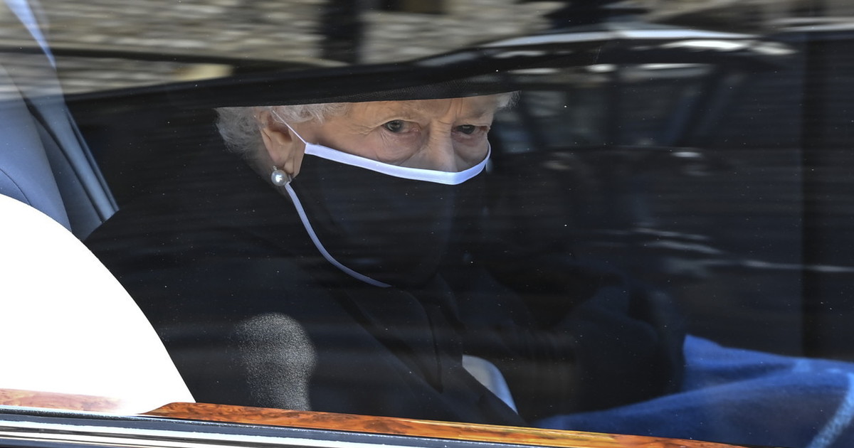 Una sofferenza continua. Regina Elisabetta, fuga di notizie: l'uomo che le ha spezzato il cuore