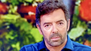 Ospite scippato da Canale 5. Alberto Matano furioso, roba mai vista in diretta: cos'è successo proprio sotto i suoi occhi | Video