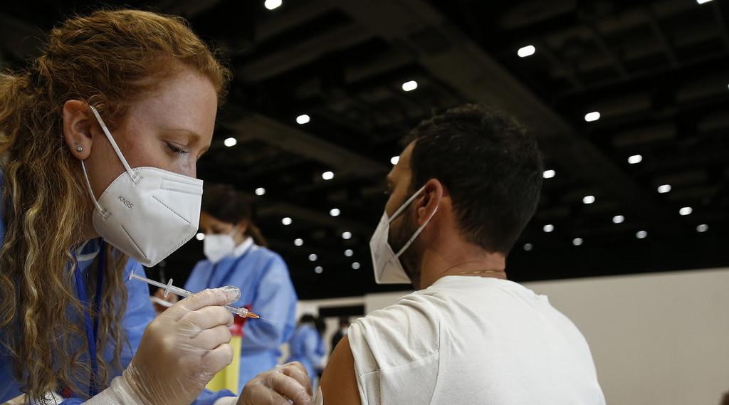 L'obbligo scatta subito. Vaccini, la bomba: clamoroso contrordine dal governo