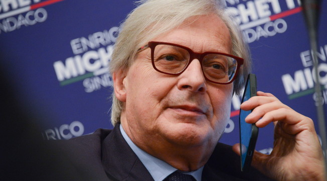 Buongiorno, sono il signor Bunga Bunga. Sgarbi e Berlusconi, miracolo al telefono: Quanti ne abbiamo convinti a votarlo