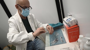 Omicron, la curva dei contagi e le chiare evidenze: un clamoroso dietrofront dagli esperti