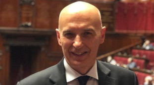 "Vecchio mio, come stai?". Scambio di persona: Colle, altra telefonata del Cav finita male: con l'ex M5s...