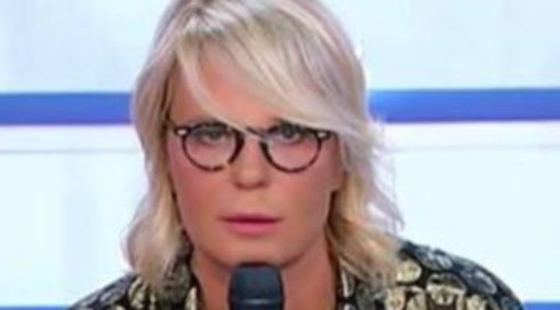 Se ne deve andare?. Maria De Filippi sbotta: chi rischia la cacciata dallo studio di Canale 5