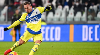 Juve, risolto il problema Arthur? Bomba dall'Inghilterra, chi fa sul serio per il brasiliano. E al suo posto...
