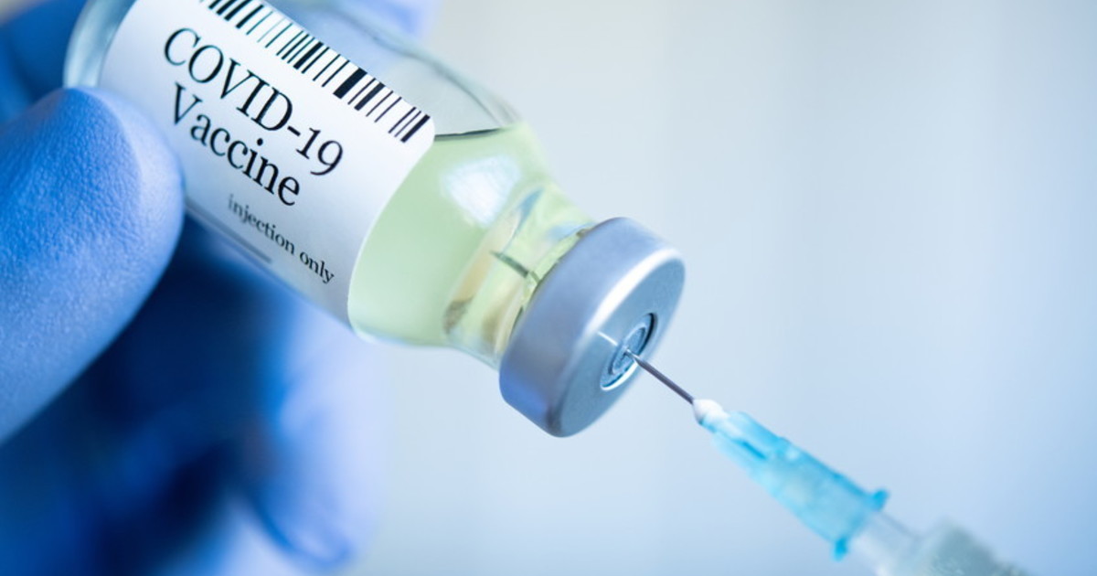 Vaccino, booster dopo essere stato contagiato? Quando evitare la terza dose: chi rischia (e cosa)