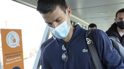 Novak Djokovic, farsa in Australia? Il campione non farà causa. E il prossimo anno..., braghe calate