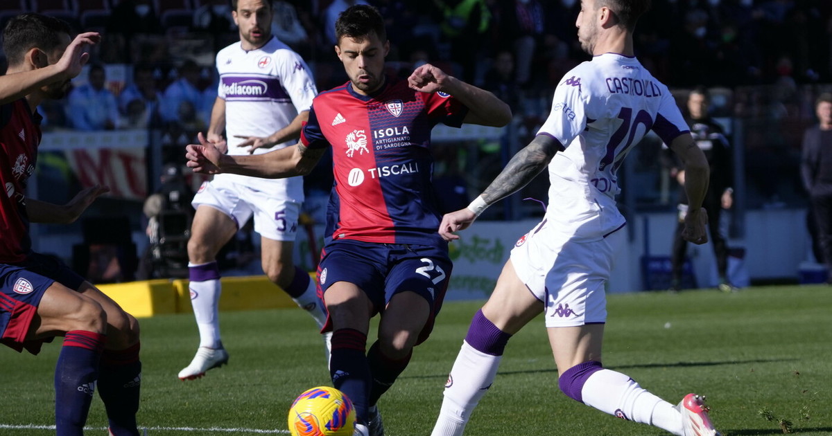 Alta tensione, due rigori sbagliati: la Fiorentina riacciuffa il Cagliari, finisce 1-1