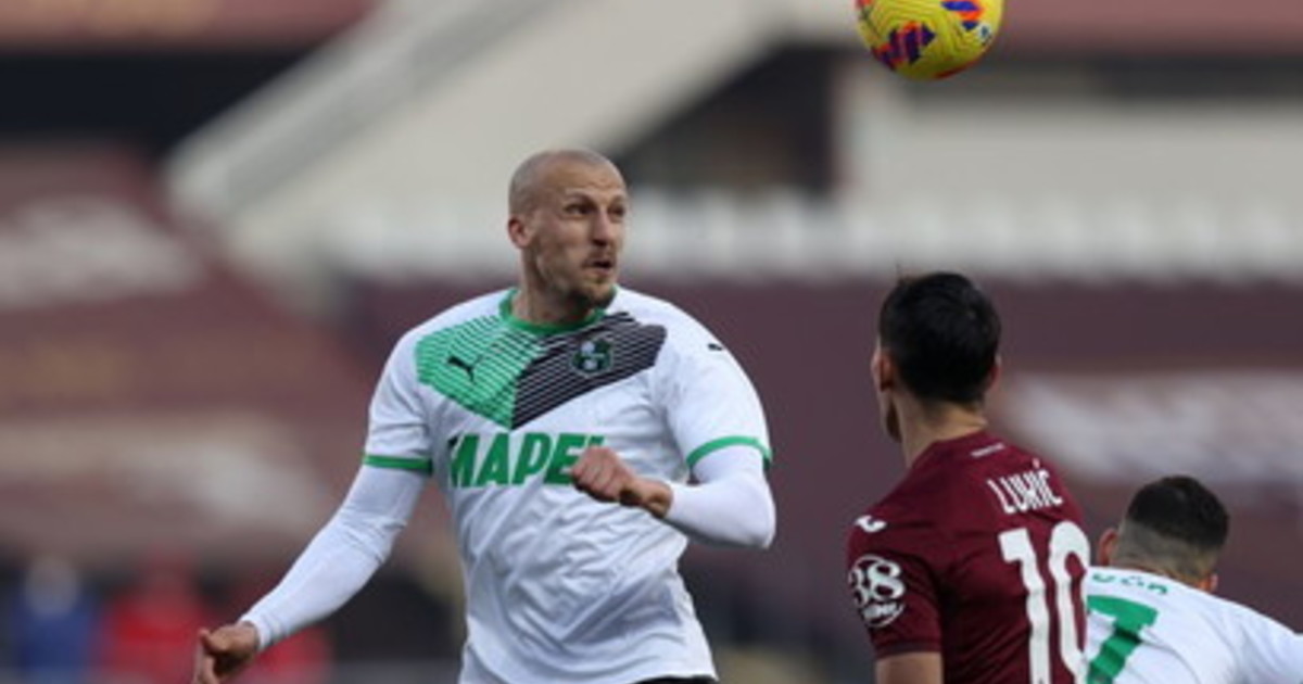 Torino, dominio e beffa: Raspadori salva il Sassuolo all'ultimo. Spezia, vittoria cruciale nello scontro diretto con la Samp