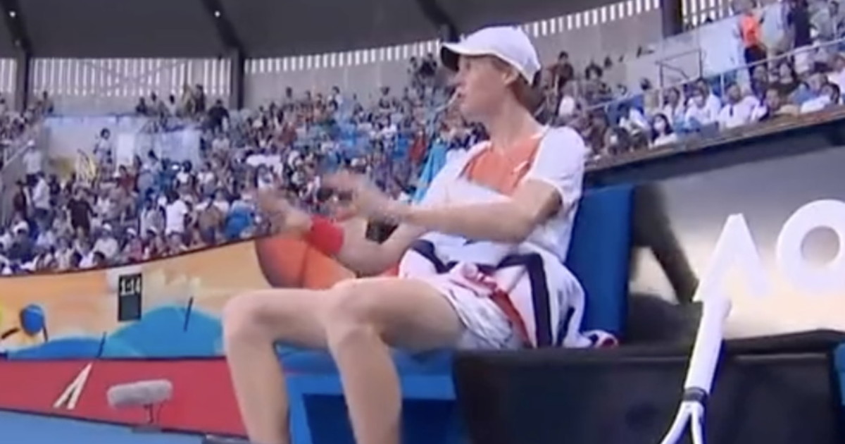 Non ce la faccio più.... Jannik Sinner, raptus in campo e caos agli Australian Open: spunta un video clamoroso | Guarda