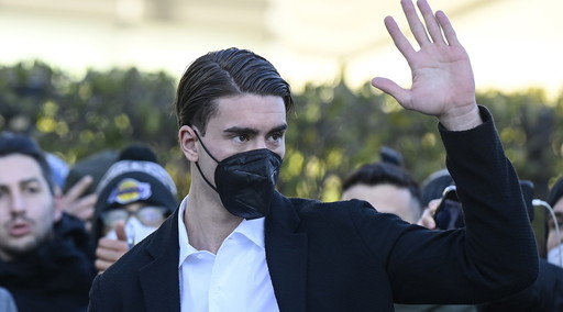 Violate le regole Covid. Vlahovic alla Juve, è ufficiale: ma è subito caos, pronta la denuncia