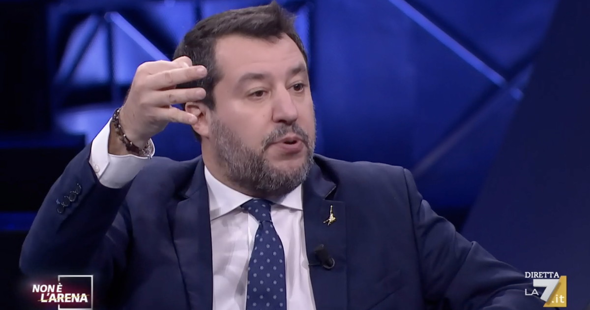 La droga è morte. Salvini, è subito rissa politica su Sanremo: il gesto-choc di Ornella Muti