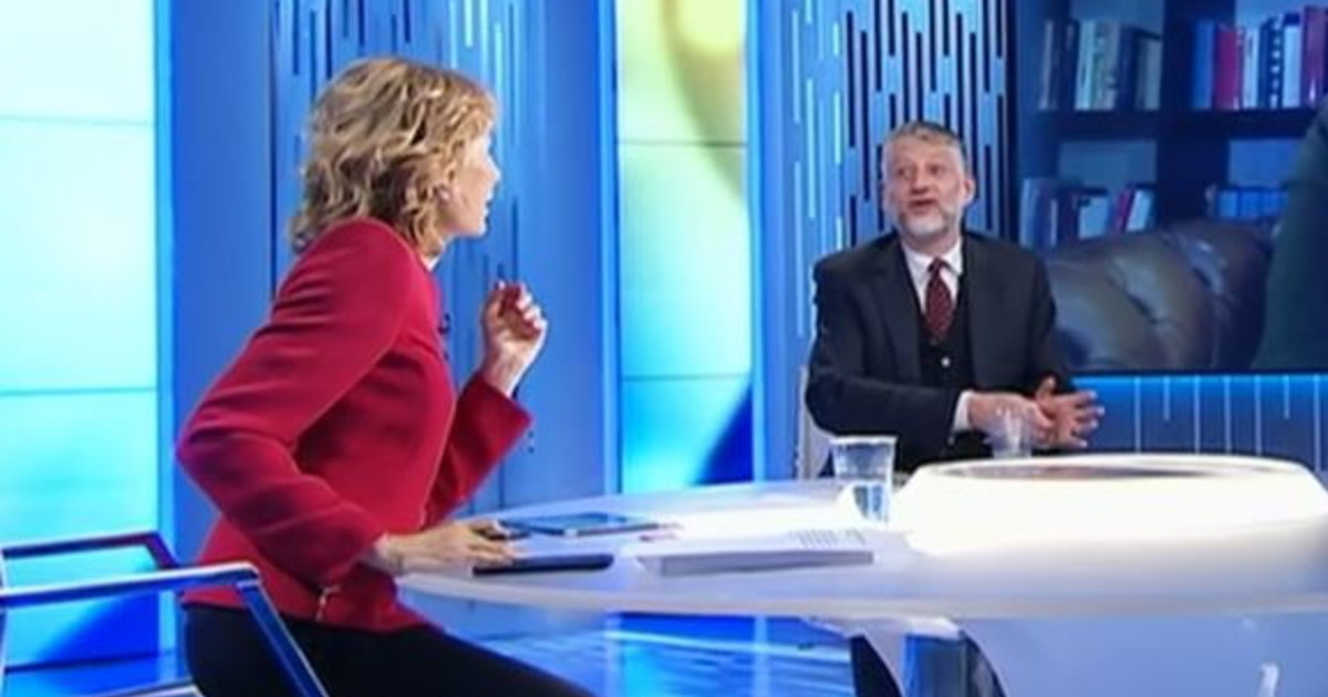 "Matteo Bassetti". Giuli risponde così alla Gruber: Green pass, colpo da ko tecnico | Video