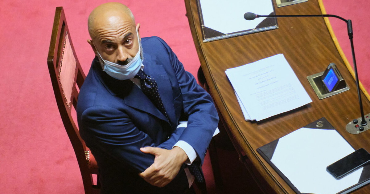 "Non tollero Speranza". Clamoroso al Senato, il "furto" di Paragone: chi molla Lega e Salvini per entrare in Italexit