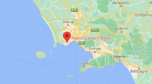 Campi Flegrei, fortissima scossa di terremoto: panico a Napoli, gente in strada
