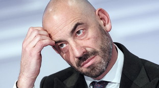 Inaccettabile. Bassetti durissimo contro il boss di Pfizer: un gioco sporchissimo sul vaccino