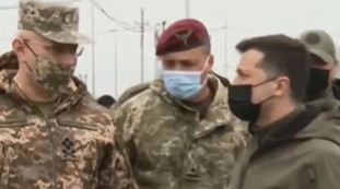 Chi c'è davvero dietro Zelensky. Milioni americani: la pista che porta a Washington | Video