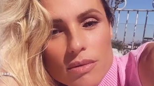 Michelle Hunziker, clicca qui. L'escote esplode, top sbriciolato: roba piccantissima | Guardia