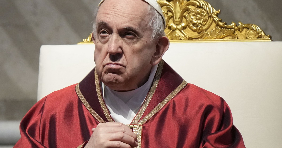 Papa Francesco, indiscreto sulla Via Crucis: "Costretto a cambiare il
